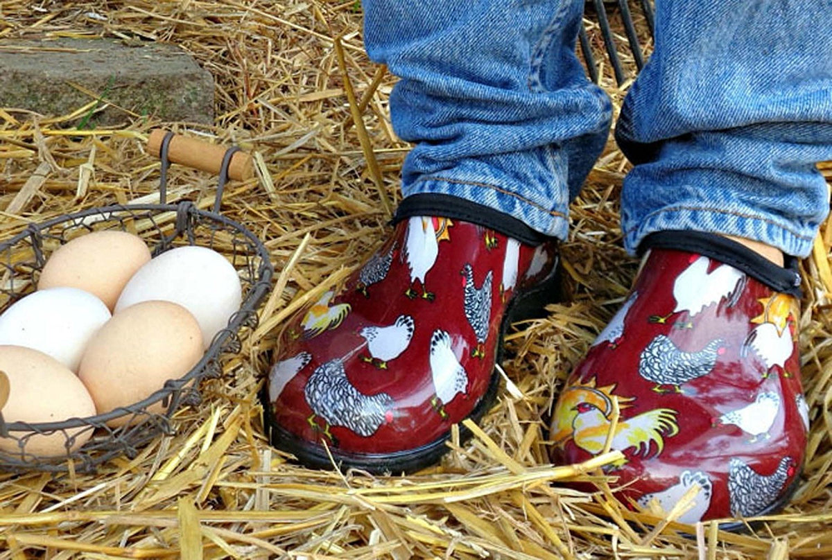 Sloggers® 5116CBR08 Women's Chicken Print Garden Shoes, Barn Red, Size 8